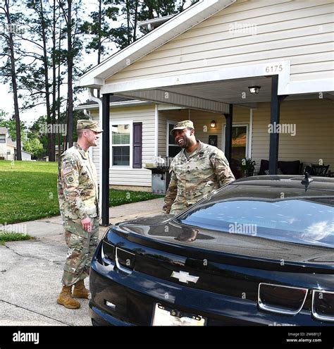 Col Sam Smith Fort Polk Garrison Commander Talks To A Neighborhood