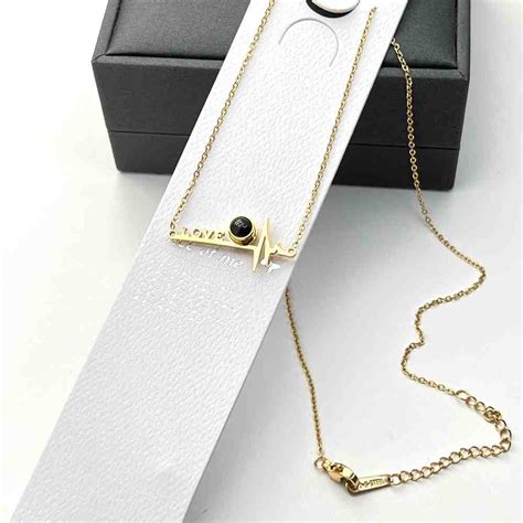 Colar Feminino Dourado Em Aço Inoxidável Pingente Batimento Love E Te