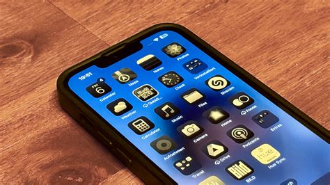 how to make apps on iphone black