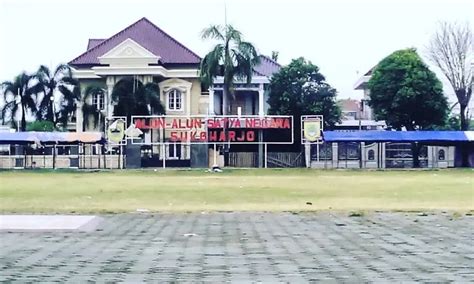 Jalan Jalan Ke Alun Alun Sukoharjo Banyak Aktivitas Dan Kuliner