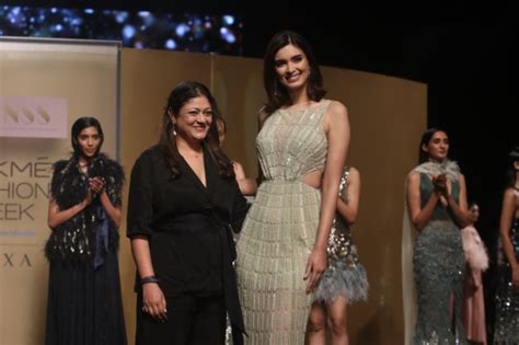 Fdci X Lakm Fashion Week Diana Penty Sets The Ramp On Fire As