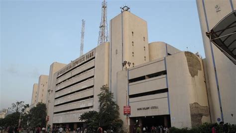 fire breaks   vashi railway station complex   hurt trains