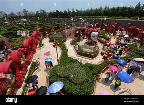 File Tourists Visit The Alice In Wonderland Maze In The Shanghai