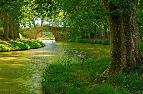 Stone Bridge Over River Pretty Riverbank Shore Grass Bonito Nice