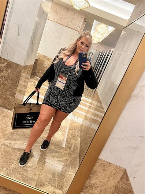 𝕃𝕚𝕝𝕒 𝕃𝕠𝕧𝕖𝕝𝕪 On Twitter Avn Day 2 My Only Pic 🖤