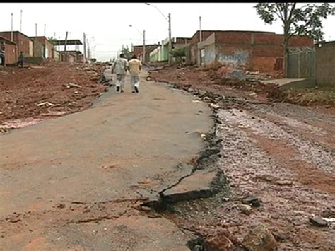 Reda O M Vel Acompanha Os Estragos Da Chuva Df G