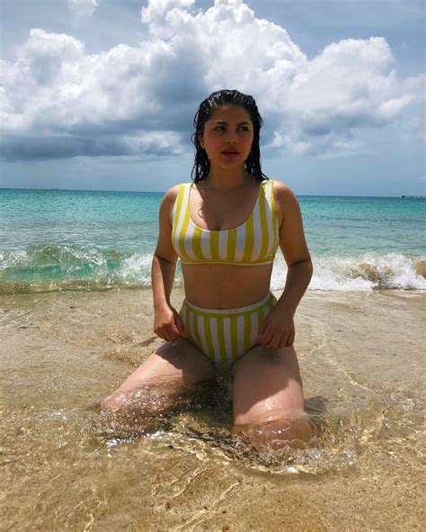 Hot Sexy Fallon Smythe Bikini Pics