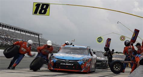 Customers react to xfinity store hours being shortened this month 30