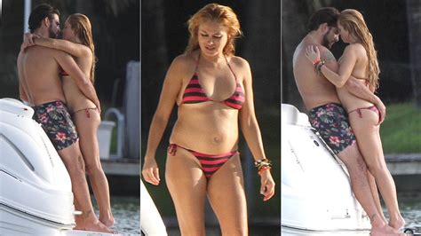 Paulina Rubio Rellenita En Bikini Y Con Su Novio Toquetón Infobae