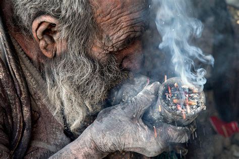 世界最脏男人67年不洗澡沐浴后不久去世 周末画报