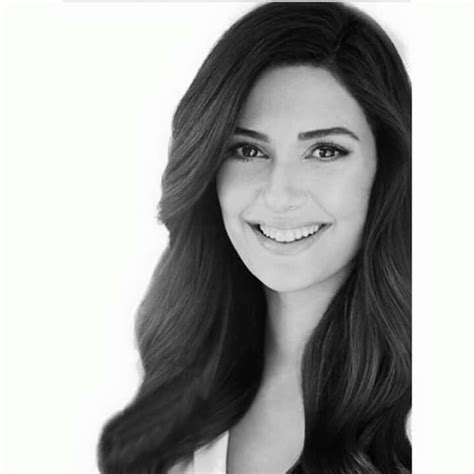 Pin By Veronika On Turkish Celebritis Beautiful Hair Brunette Beauty Open Hairstyles