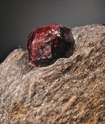 Types of Garnet - Garnet