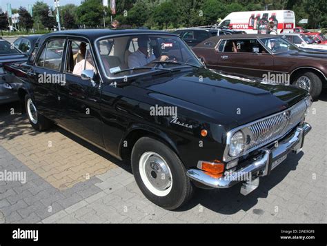 Gaz 24 Volga Hi Res Stock Photography And Images Alamy