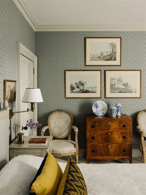 Emma Burns brings adistinguished Wimbledon flat • Sibyl Colefax & John