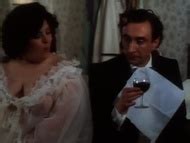 Naked Amparo Moreno in Jóvenes amiguitas buscan placer