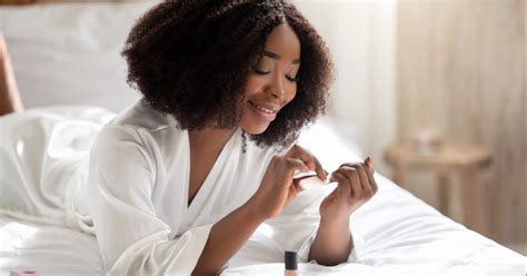 Manucures Tendance à Essayer en Janvier Adieu Ongles Nude Rachel Marine