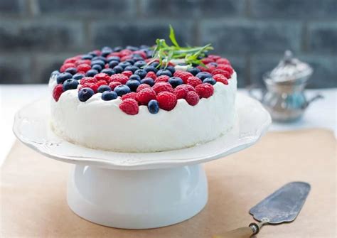 Torta Con Pan Di Spagna E Frutti Di Bosco