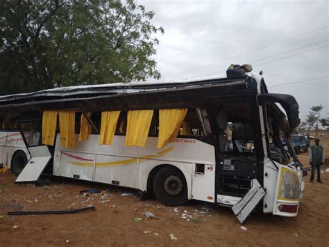 Gandiaye Un Grave Choc Entre Un Bus Et Un Camion Fait Plusieurs Morts