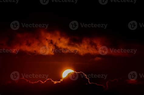 Sunset moody sunset 8277697 Stock Photo at Vecteezy