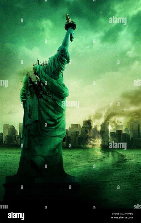 DECAPITATED STATUE OF LIBERTY, CLOVERFIELD, 2008 Stock Photo - Alamy