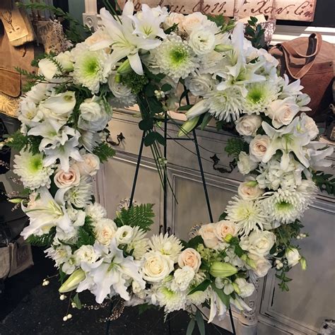 Fresh Flowers All White Wreath Swiss Flower And T