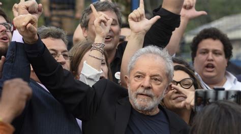 Famosos Comemoram A Soltura Do Ex Presidente Lula Celebridades O Dia