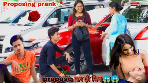 Propose कर ही दिया🥀finally On Cute Girl को Romantic Proposing Prank😘🥀 Youtube