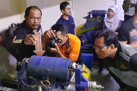 Puslabfor Polri Olah TKP Anjloknya Lift Di Blok M Square