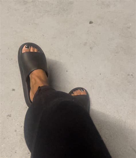 How Bout My Brown Latina Feet Infront Of The Gym🫣😫🔥 R Sandalsfetish