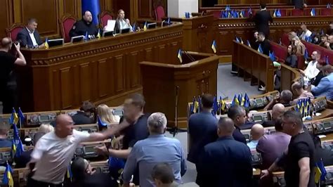 Klötze Mann bei Sex mit Pferd gefilmt Polizei jagt Tierquäler