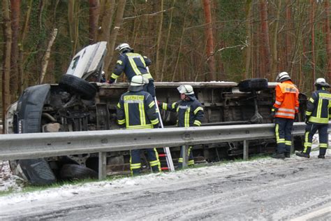 Unfall in Celle 26 Jähriger kracht mit Transporter auf Seite