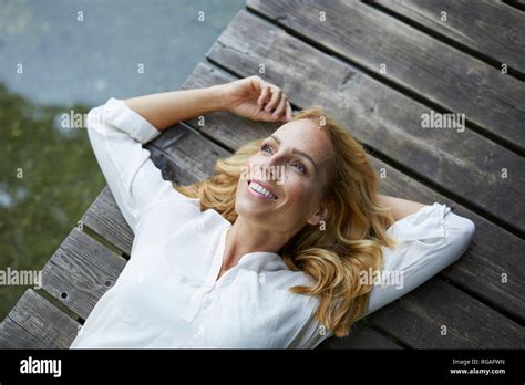 Blonde Blonde Frau Stockfotos Und Bilder Kaufen Alamy