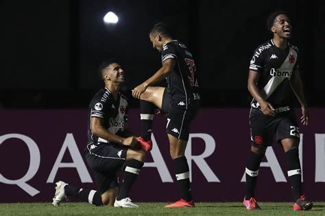 Vasco Oscila Mas Marca No Fim E Vence Na Copa Sul Americana