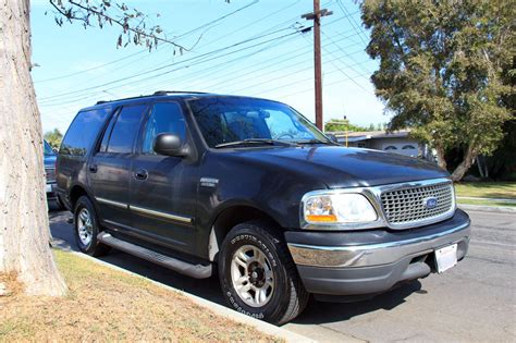 2001 Ford expedition eddie bauer towing capacity