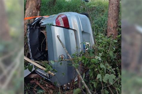 Motorista morre após carro cair em ribanceira de Santa Catarina