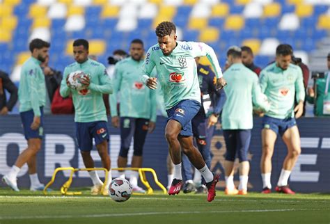 Diniz Convoca Emerson Royal Para Substituir Lesionado Danilo Na Sele O