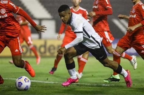 Corinthians não perde tempo e planeja profissionalizar joia de 16 anos