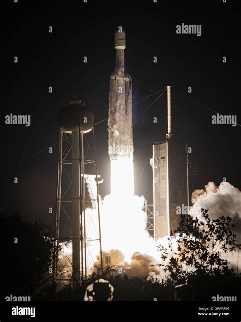 A Spacex Falcon Heavy Rocket Launches The Viasat 3 Americas Satellite From Complex 39 At The