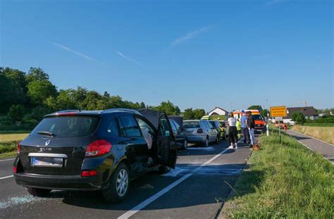 F Nf Autos Beteiligt Drei Menschen Bei Unfall Auf Der B Bei Lahr