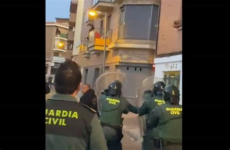 Violentos Altercados Y Una Persona Apuñalada En El Desalojo Del