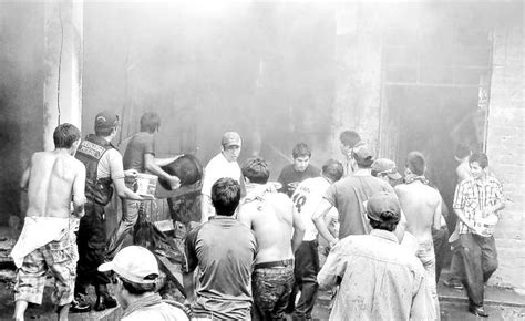 Incendio Arrasa Tienda Comercial Peru Correo