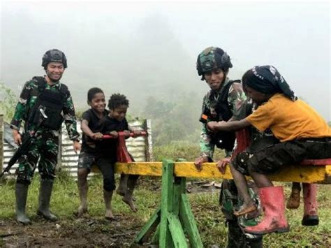 Satgas Yonif Raider Gt Kostrad Pedulu Pendidikan