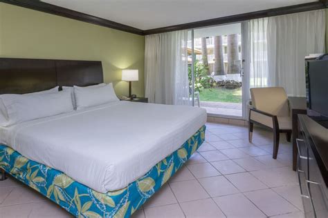 Holiday Inn Resort Montego Bay All-Inclusive Reviews, Deals & Photos ...