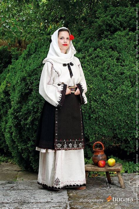 Traditional Bulgarian clothing from the village Opaka | Bulgarian ...