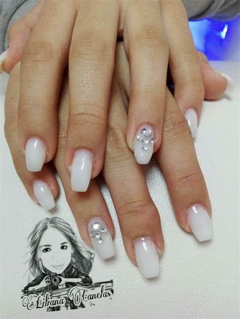 Unhas De Gel Em Branco Leitoso Brilhantes