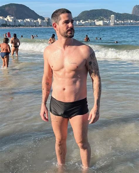 Pedro Neschling o penis marcando na sunga Fotos de Pênis