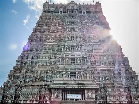 Kasi Viswanathar Temple / Ulagamman Temple - India