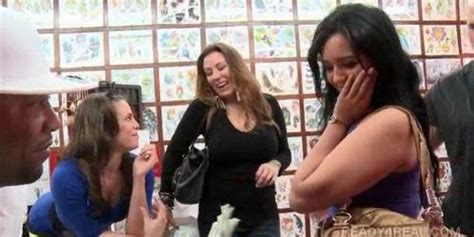 Brunette Takes Off Pants And Flashes Butt For Cash Tnaflix