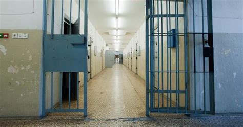 Torture Nel Carcere Di Foggia Detenuto Con Problemi Psichici Pestato