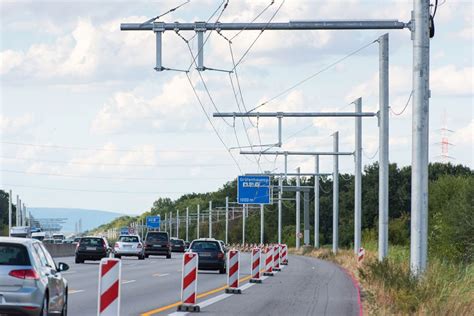 E Highway Auf Der A Deutschlands Erste Teststrecke F R Hybrid Lkws